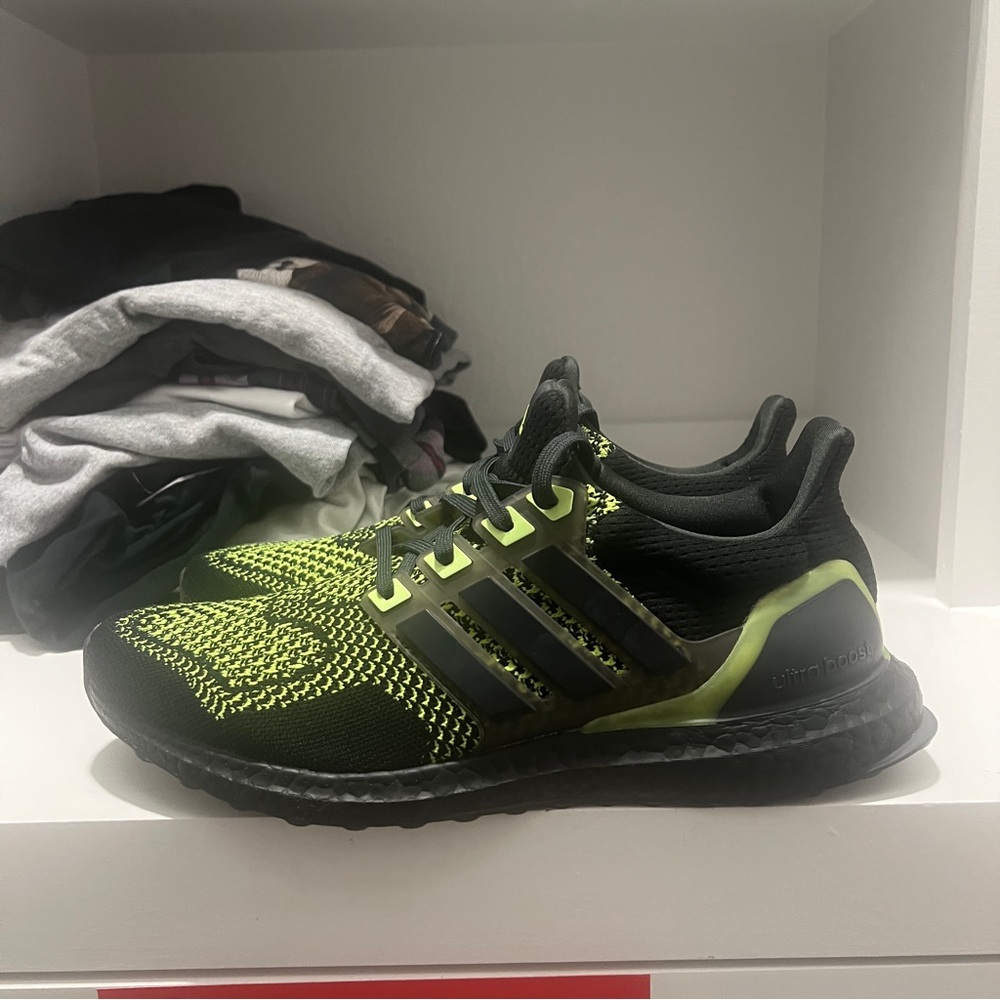 Adidas UltraBoost 1.0 'Black Lucid Lemon' Men's Size 9.5 Shoes Sneakers ID9682 - Picture 2 of 9